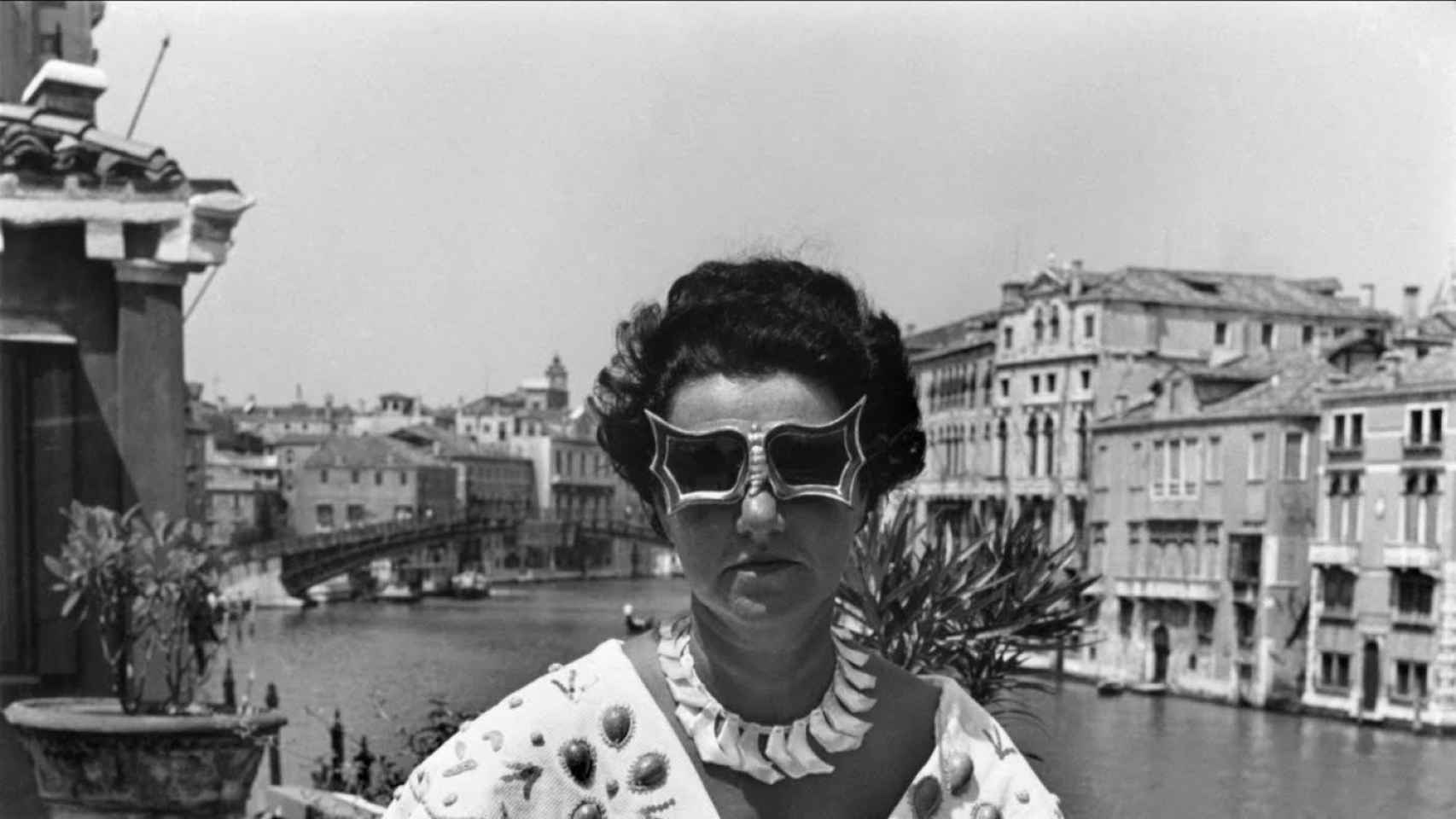 Una de las fotos más famosas de Peggy Guggenheim.