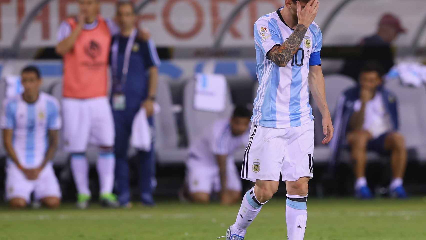 Messi se lamenta en la final de la Copa América Centenario.