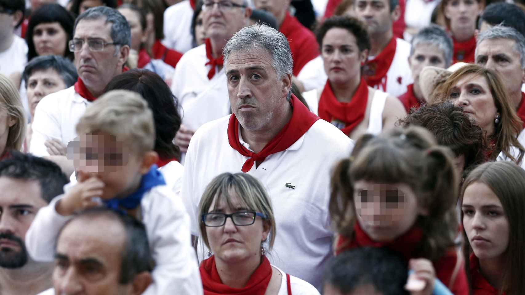 El alcalde de Pamplona, Joseba Asiron, en la concentración en repulsa por las agresiones sexuales.
