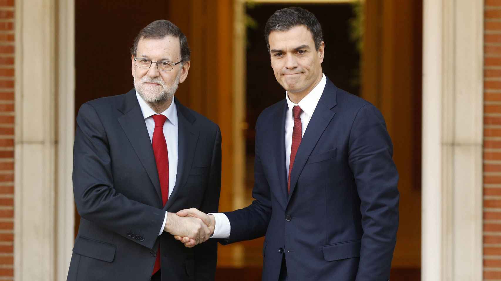 Rajoy y Sánchez, en su reunión en Moncloa tras el 20-D