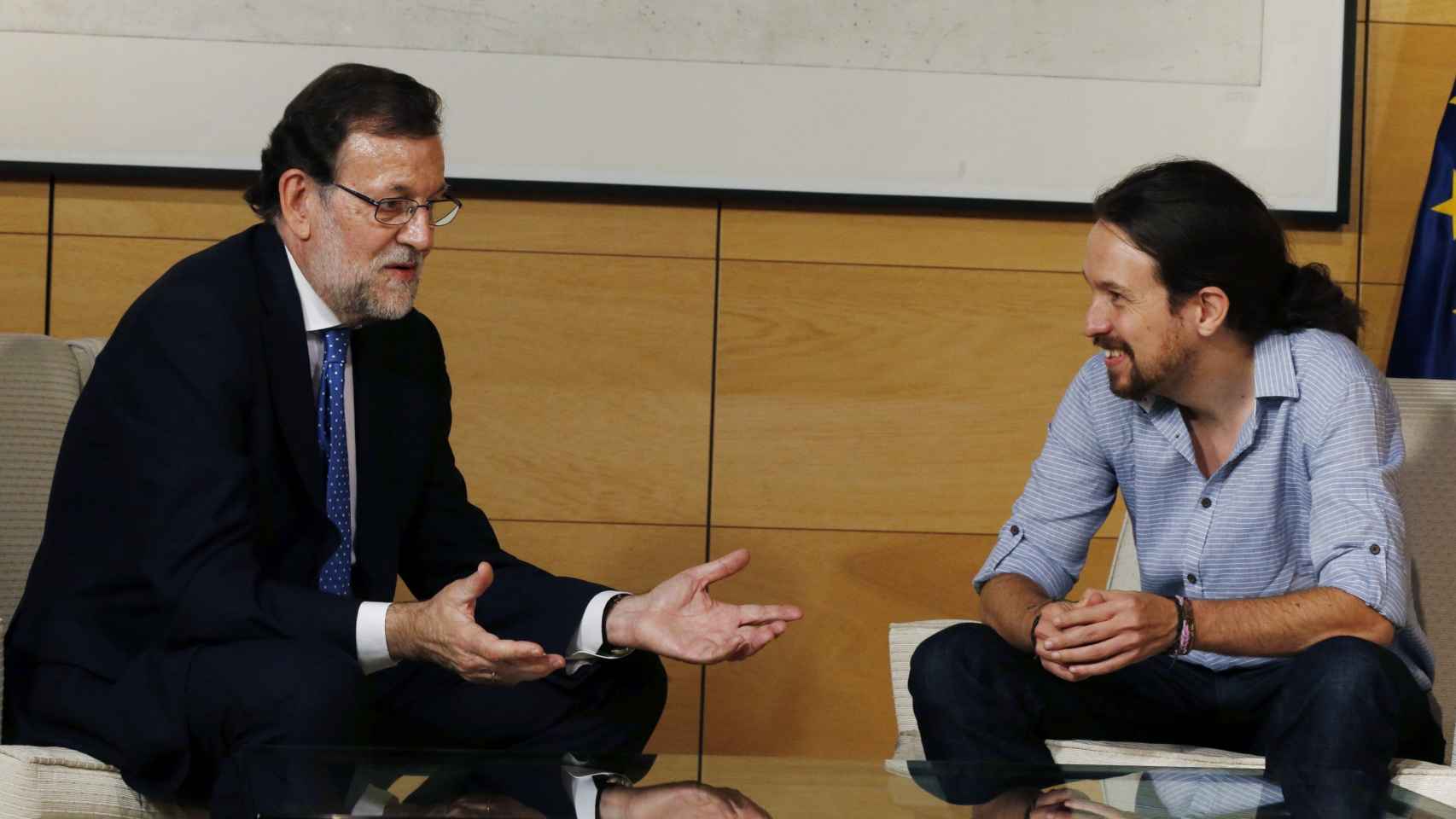 Pablo Iglesias con Mariano Rajoy este martes en el Congreso.
