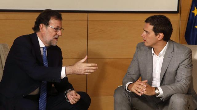 El presidente del Gobierno en funciones junto con el presidente de C´s, Albert Rivera.