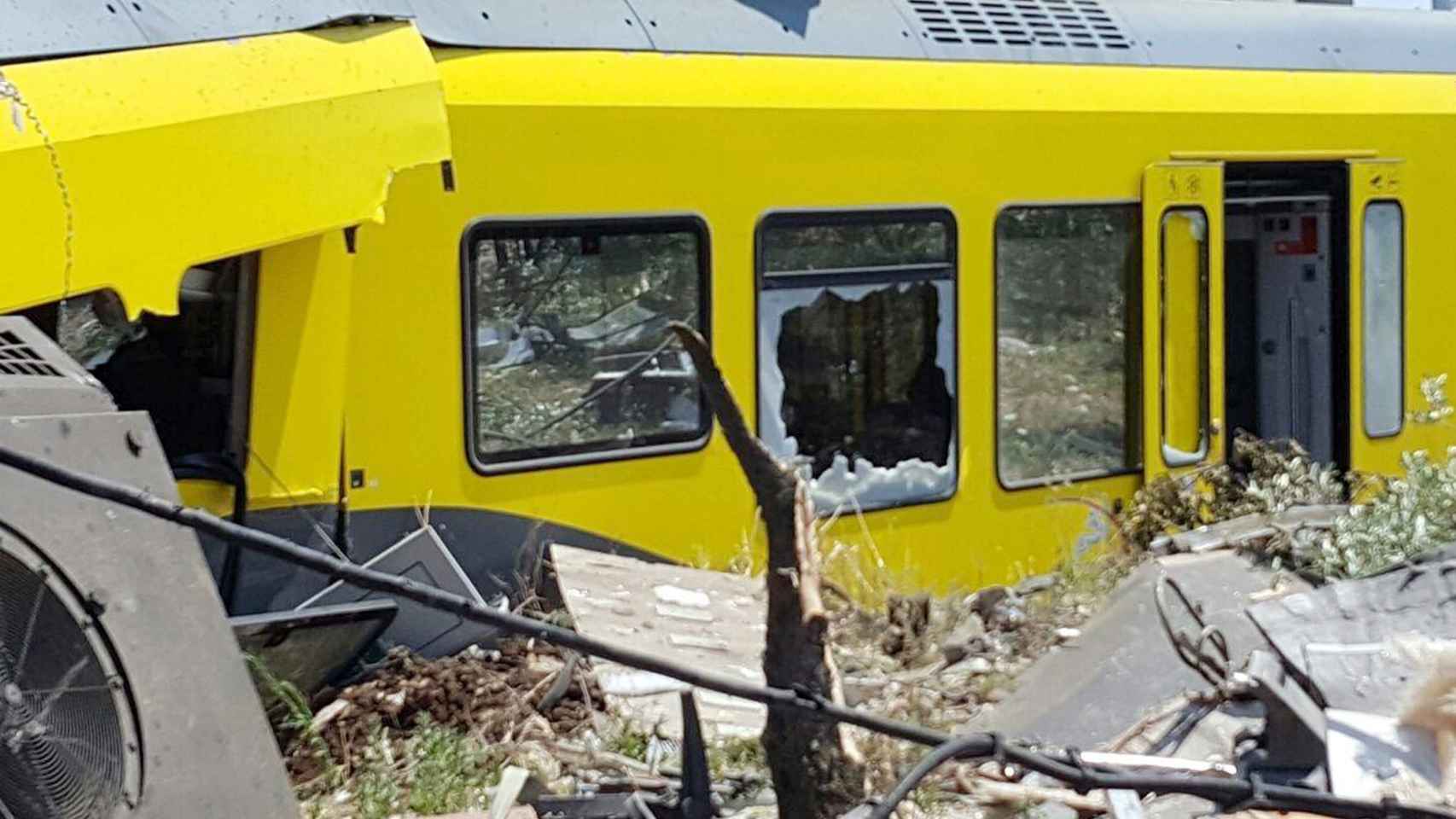 Las imágenes del mortal choque de trenes en Italia