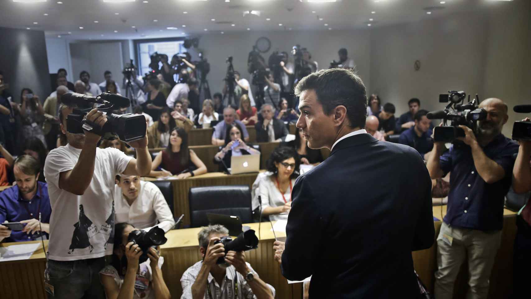 El líder del PSOE en su primera rueda de prensa de esta legislatura.