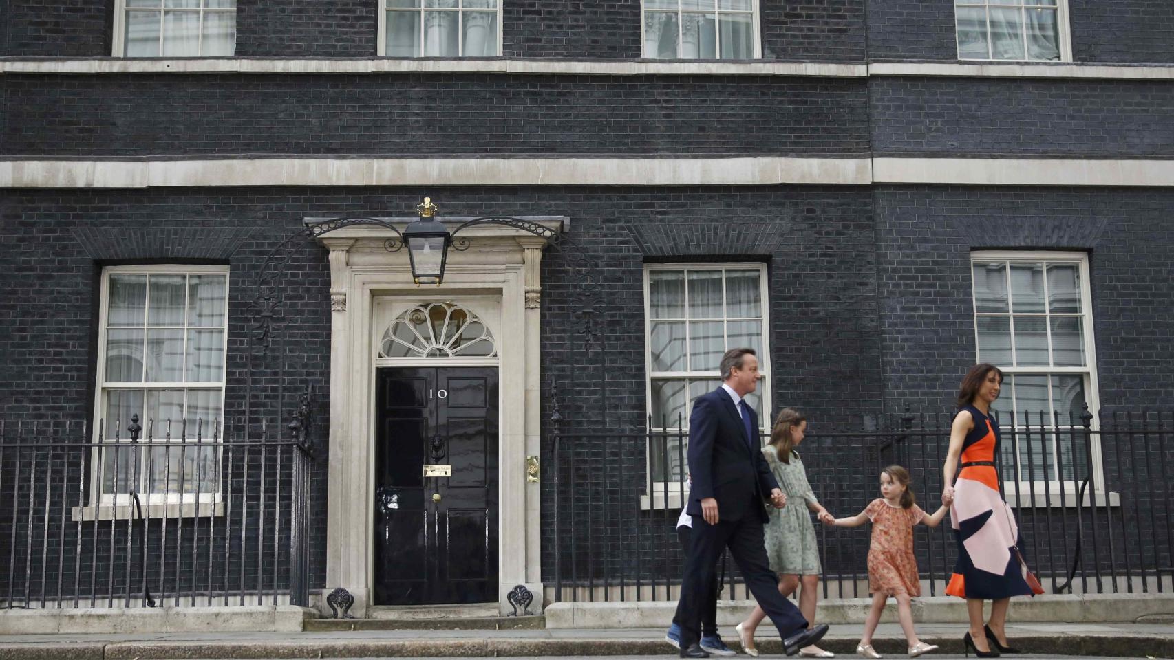 Cameron abandona el número 10 de Downing Street