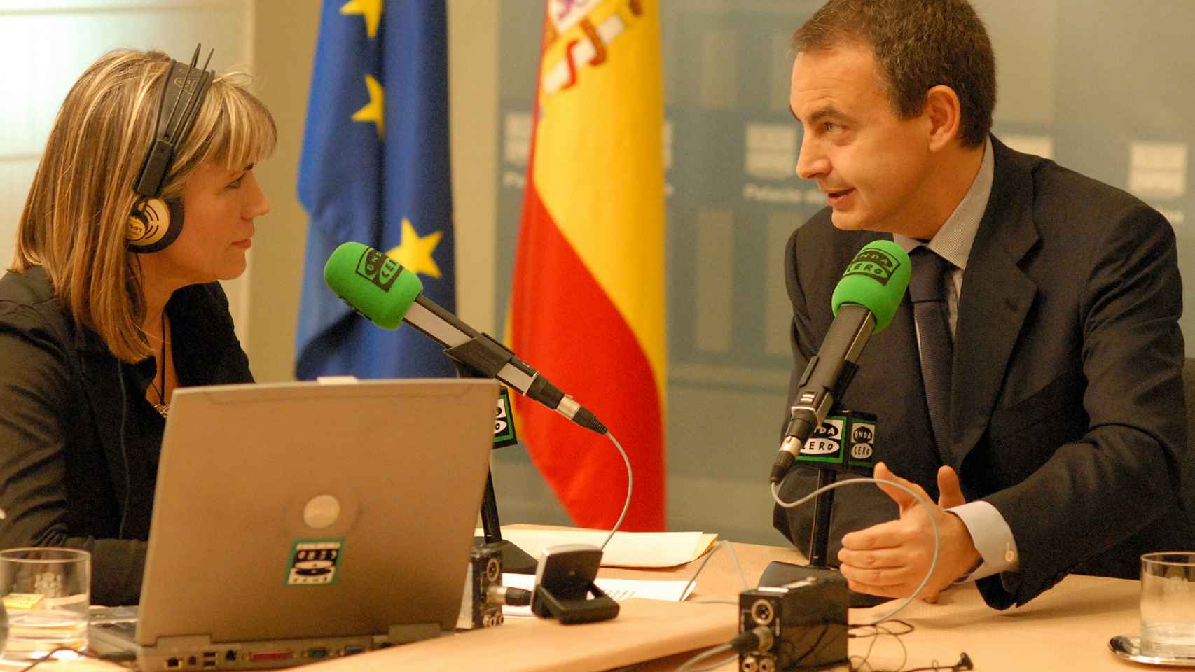 Julia Otero, otra de las voces de Onda Cero, entrevistando a Rodríguez Zapatero