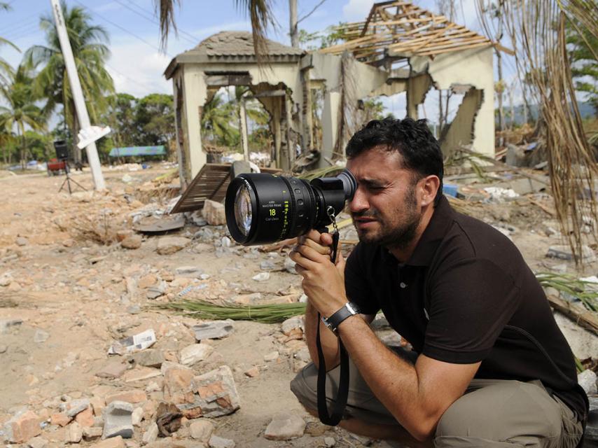 Bayona en el rodaje de Lo imposible.