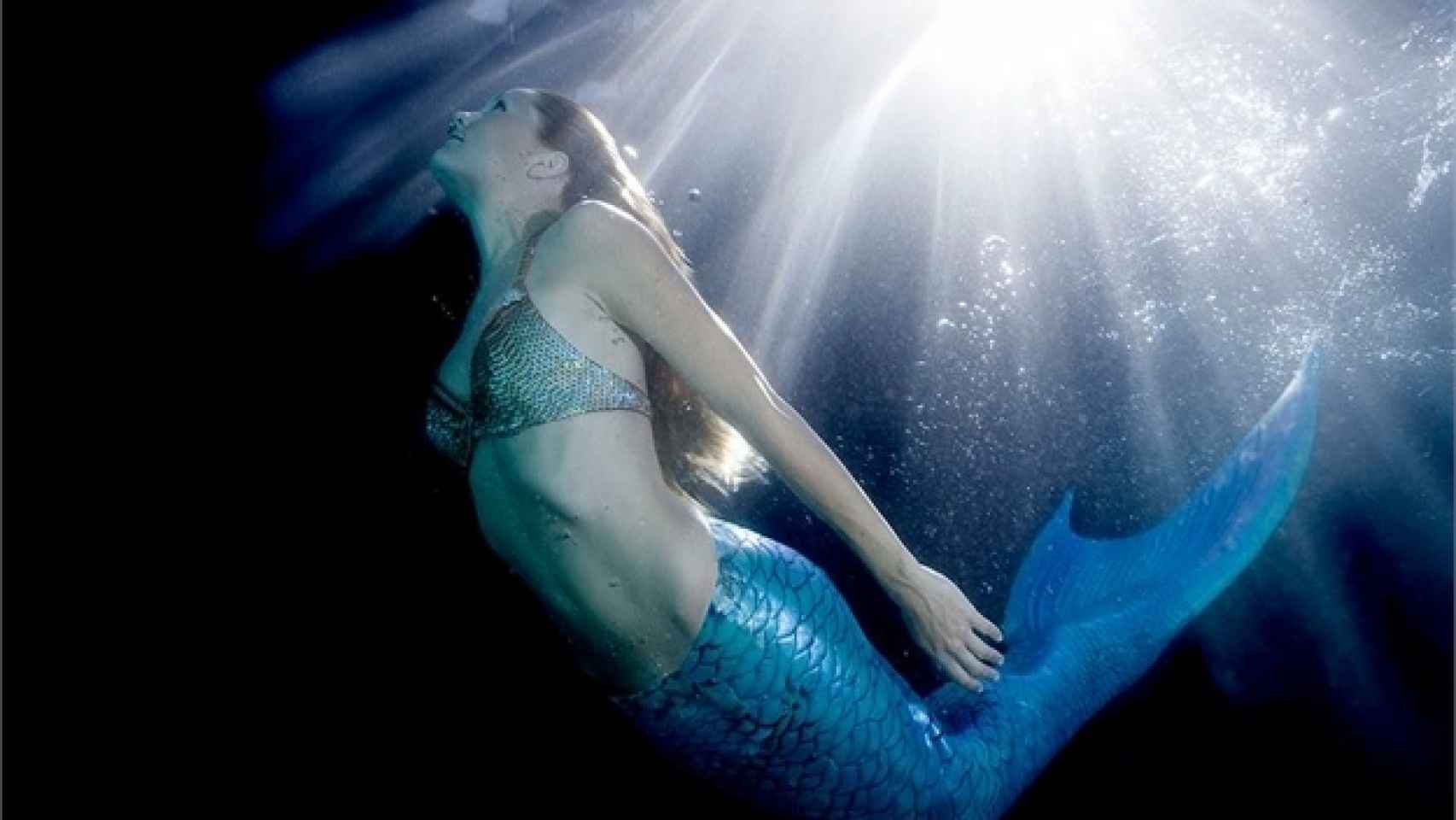 Lanzarote posee aguas cristalinas, idóneas para descubrir el mundo marino como una sirena.