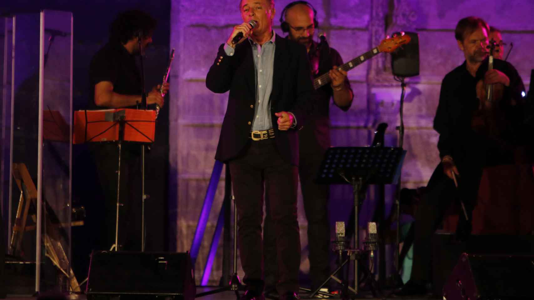 José Manuel Soto sobre el escenario