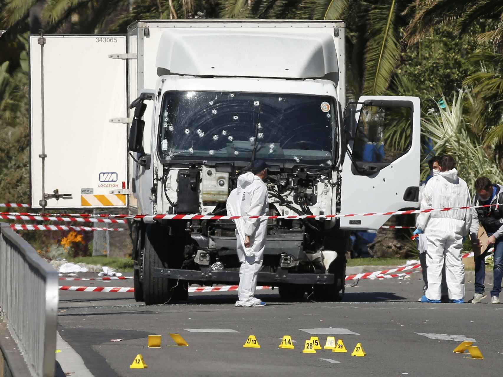 Así quedó el camión del atentado en Niza el 14 de julio de 2016.