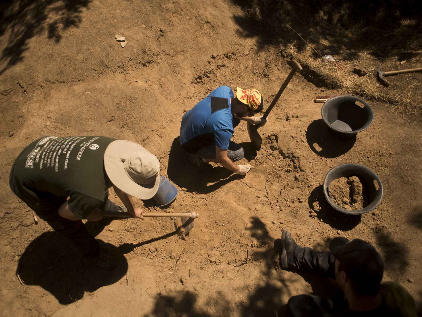 Arqueólogos excavan una trinchera en la Casa de Campo