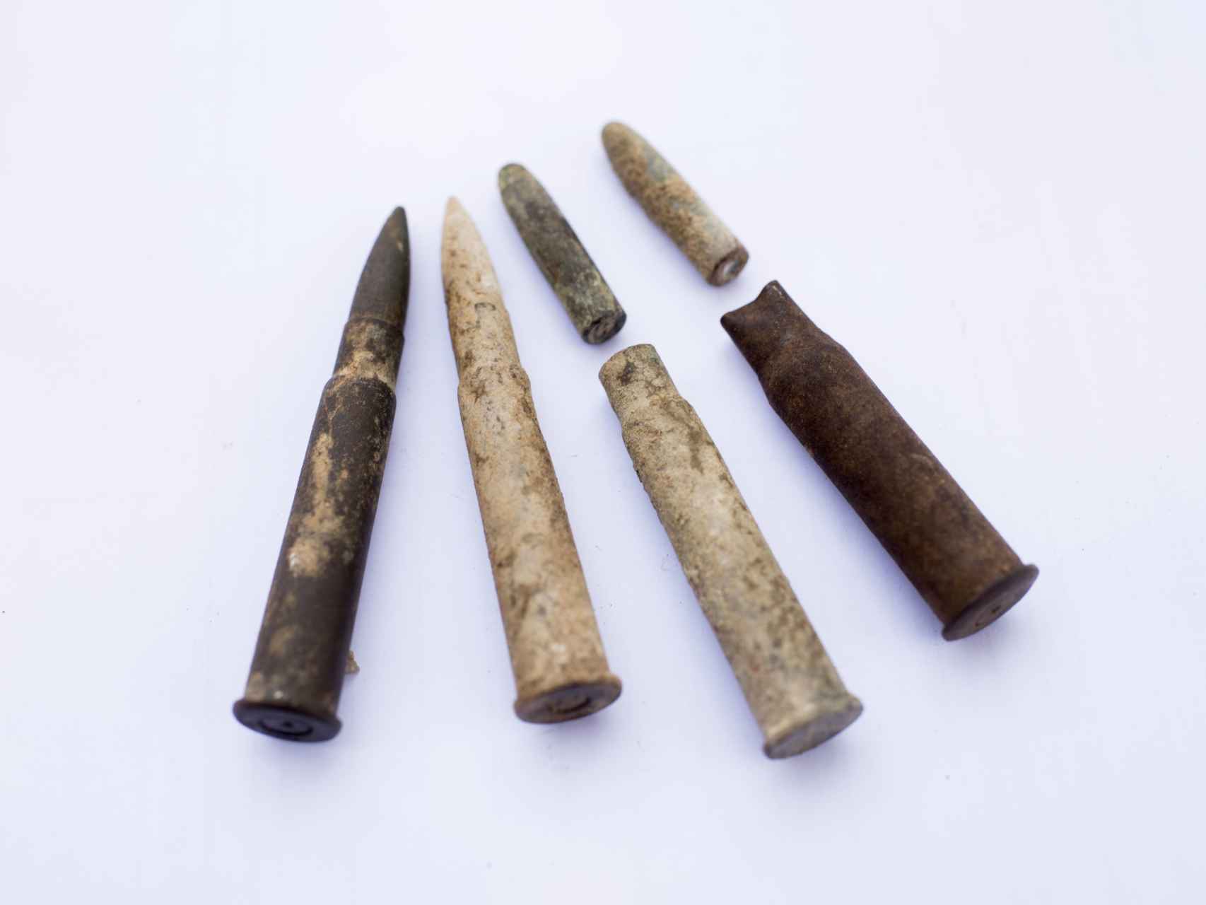 Algunas balas encontradas en la excavación