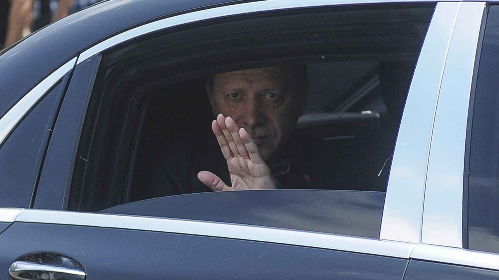 Erdogan, en su vehículo este domingo.