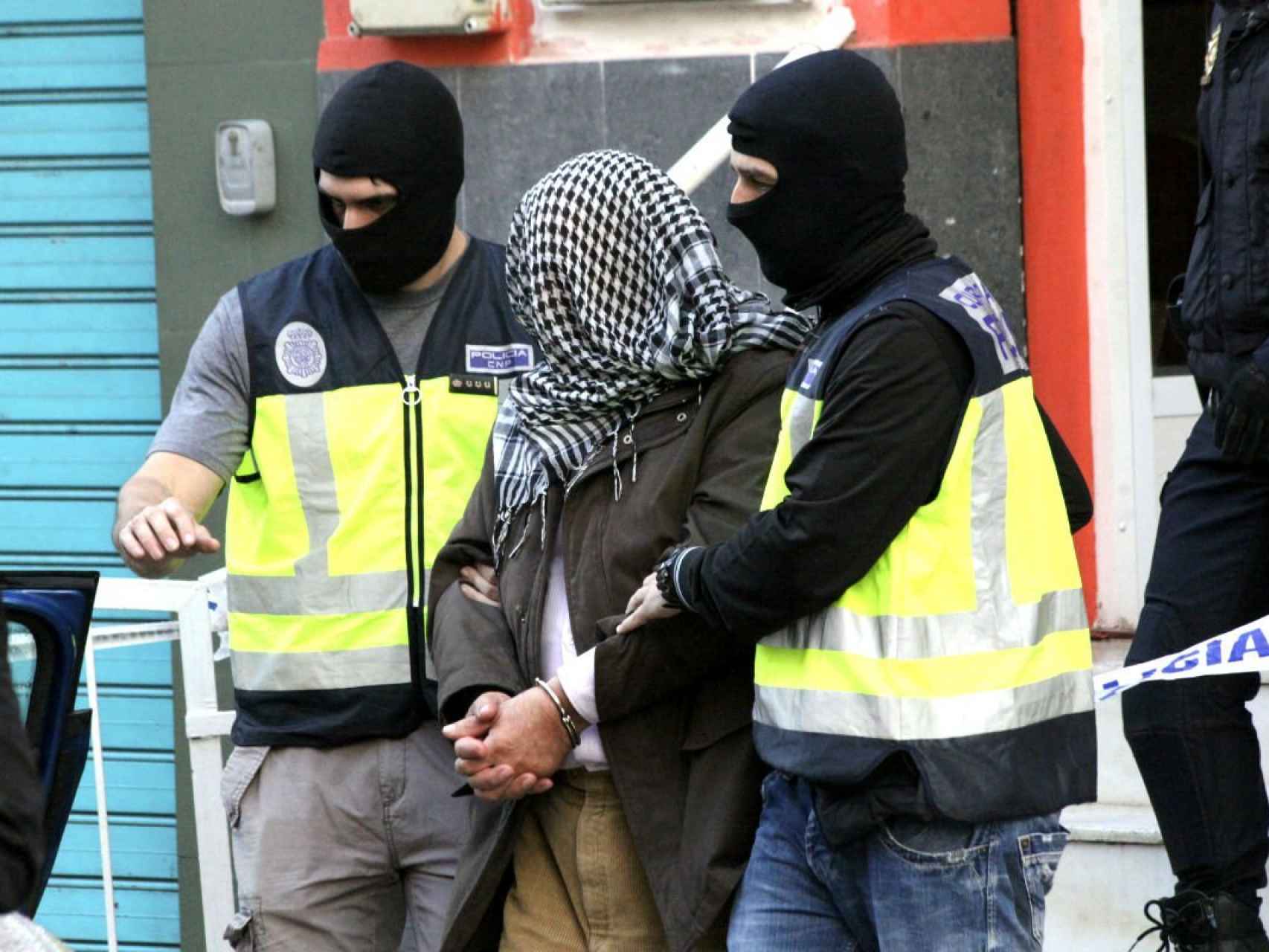 La Policía detiene a un sospechoso en una operación en Ceuta.