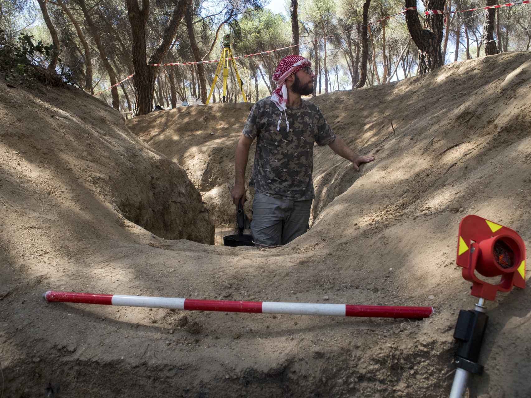 Uno de los arqueólogos del CSIC cava la trinchera de la Ciudad Universitaria
