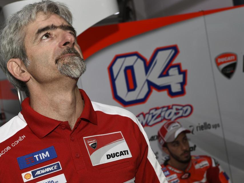 Gigi Dall Igna, director general de Ducati, junto a Dovizioso.