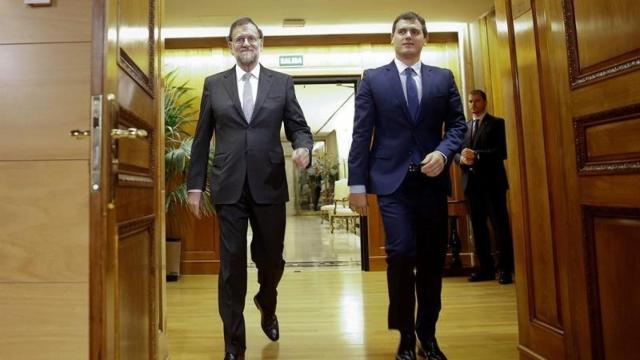 El presidente del Gobierno en funciones junto con el presidente de C´s, Albert Rivera.