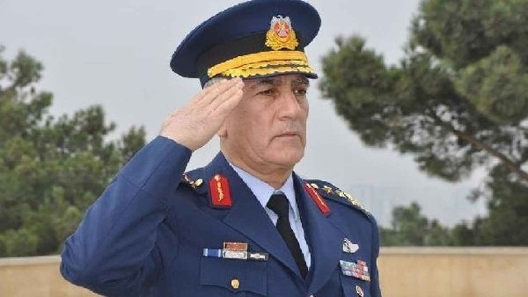 El general Akin Öztürk