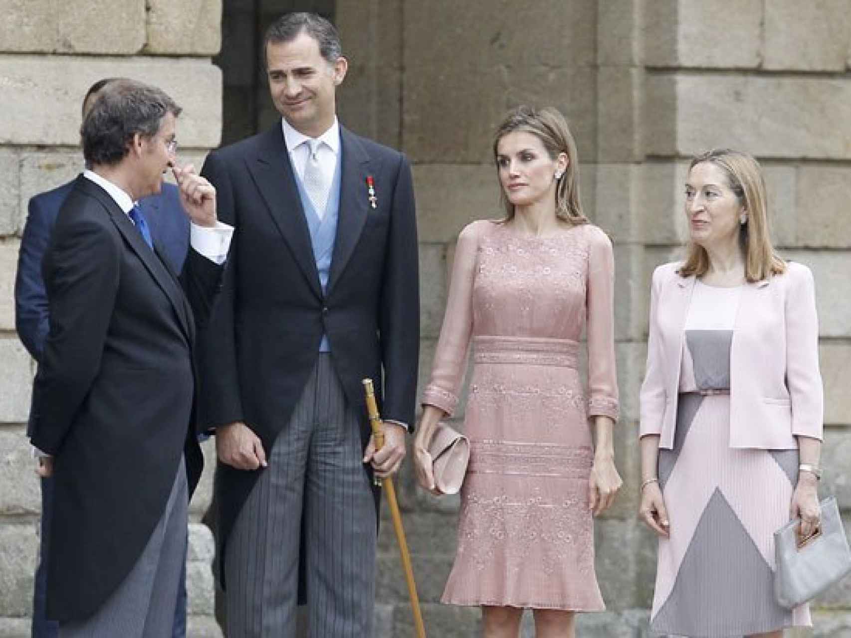 Ana Pastor junto a Felipe y Letizia en un acto oficial.