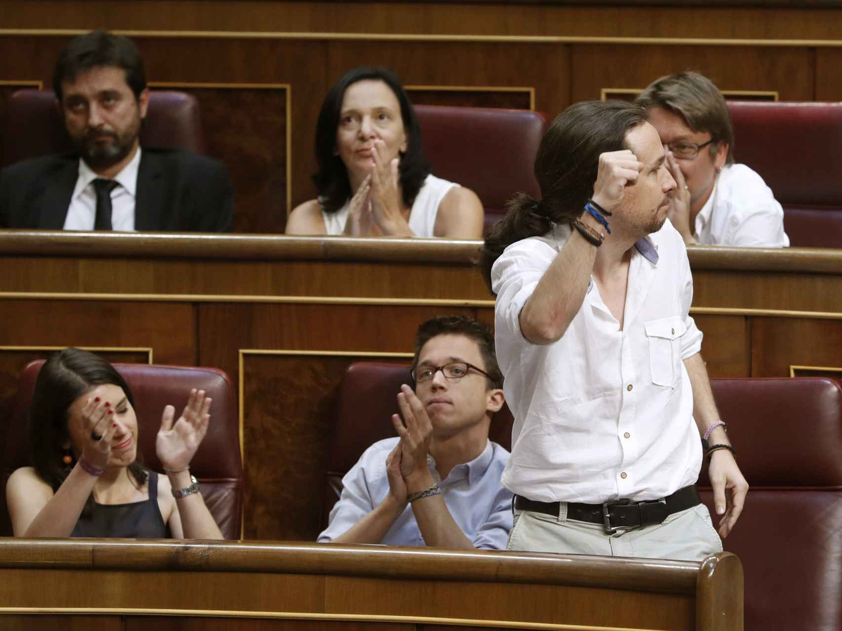 Pablo Iglesias jura su cargo en el Congreso.