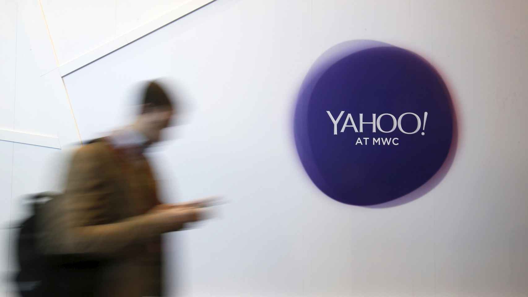 El contrato de Yahoo, a 'subasta'.