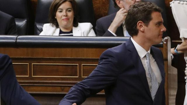 Rivera, Sáenz de Santamaría y de Rajoy en la constitución del Congreso.