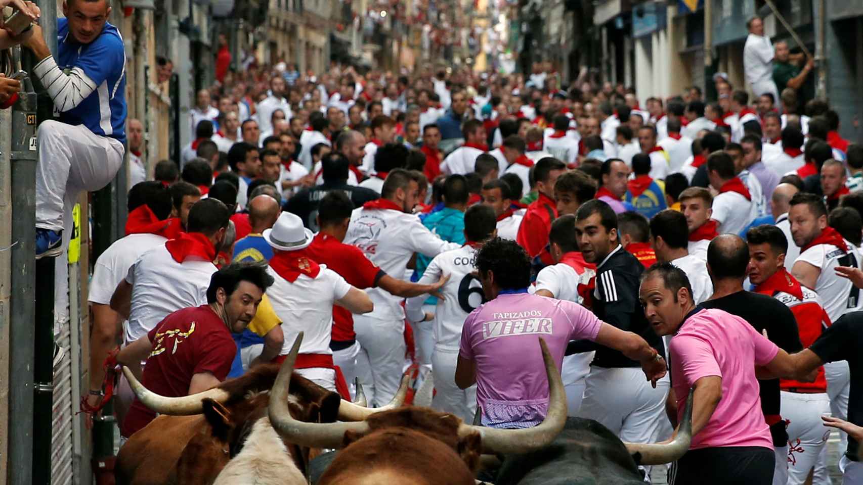 Encierro de los Sanfermines de este año en la calle Estafeta de Pamplona