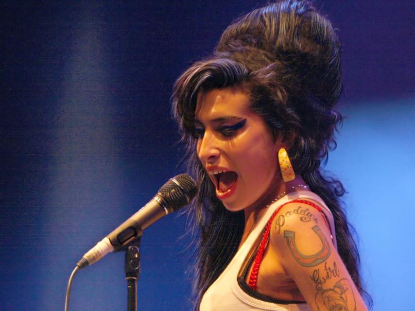 Amy Winehouse en un concierto.