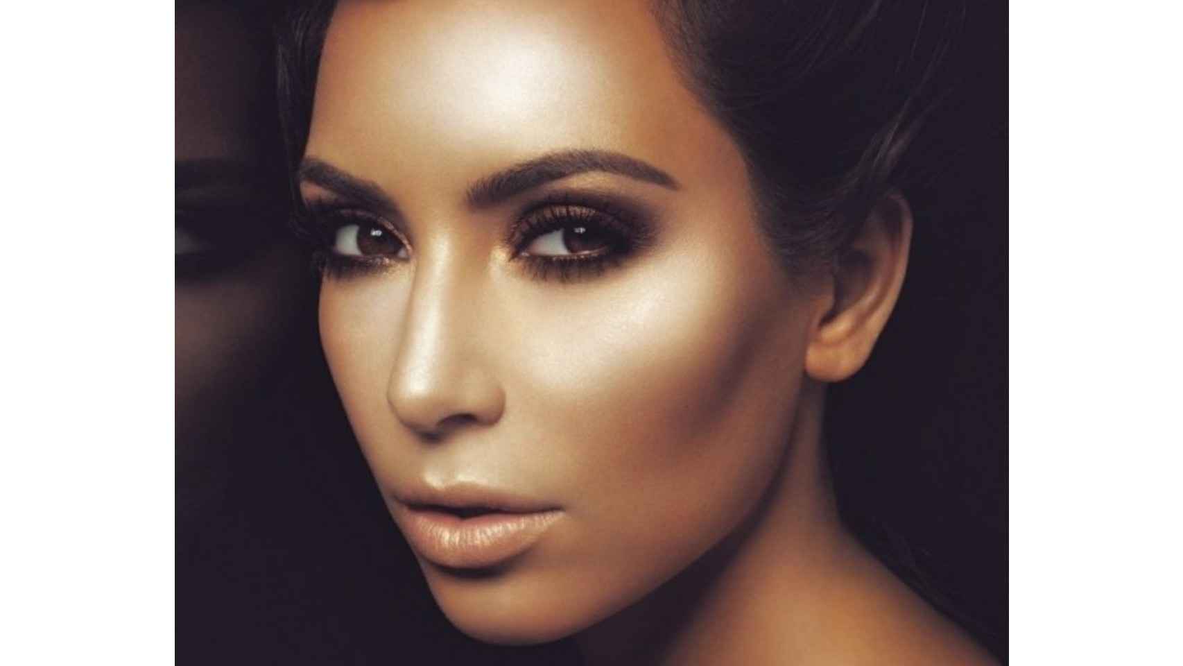Kim Kardashian utiliza la técnica Contouring.