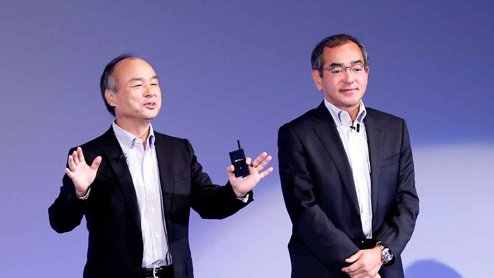 Los CEO de SoftBank y Honda, en Tokio.