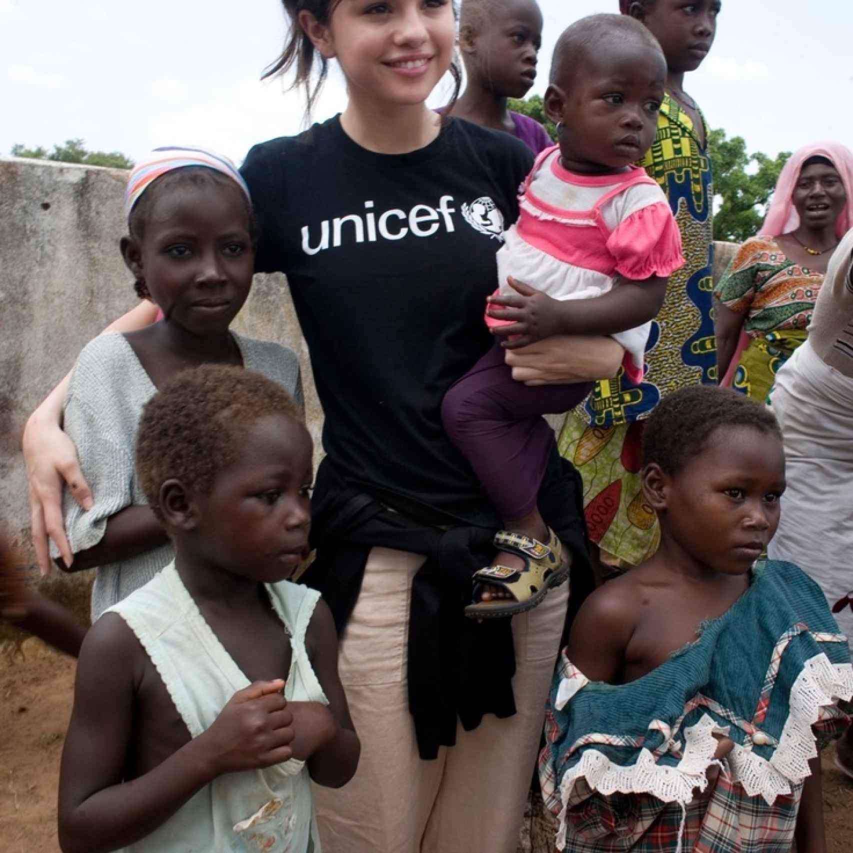 Selena en el Congo colaborando con UNICEF.
