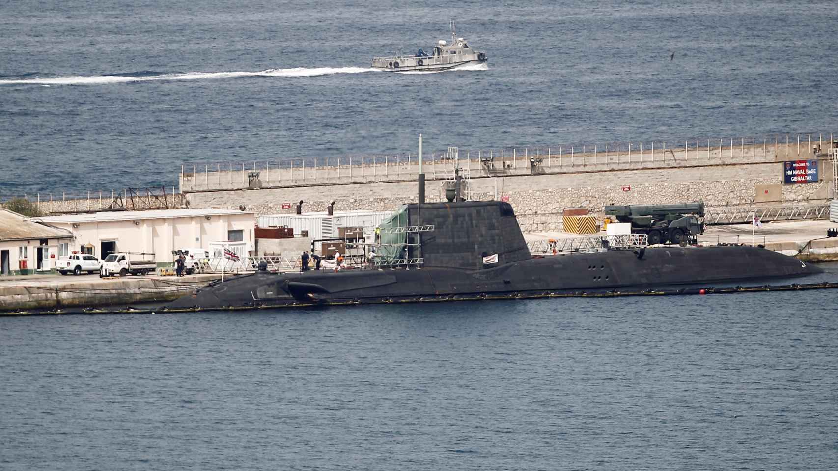 Un submarino nuclear británico atraca en Gibraltar tras colisionar con un buque mercante