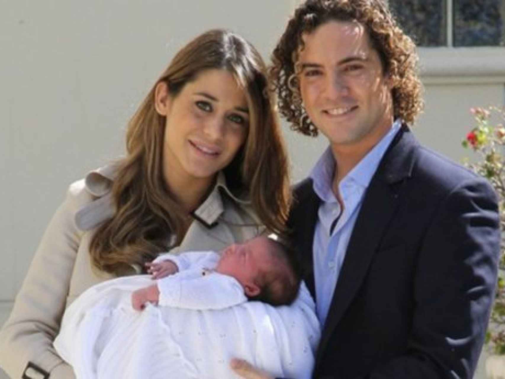 David Bisbal y Elena Tablada, posando con su hija.