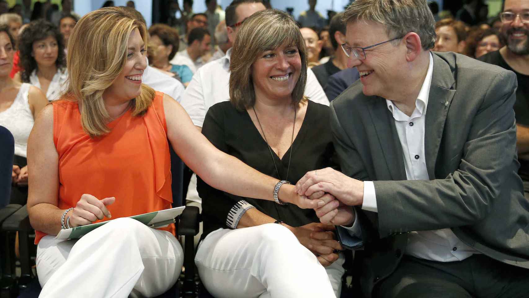 Susana Díaz, con la alcaldesa de Hospitalet y con Ximo Puig.