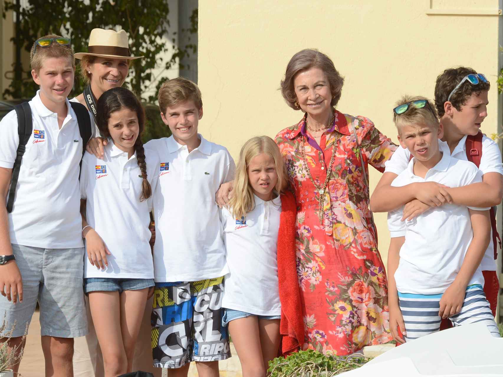 La reina Sofía junto a los hijos de la infanta Elena y la infanta Cristina.
