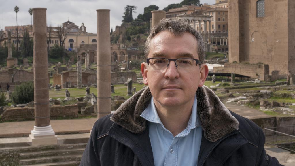 Santiago Posteguillo, en el Foro de Roma durante la presentación de una de sus novelas.