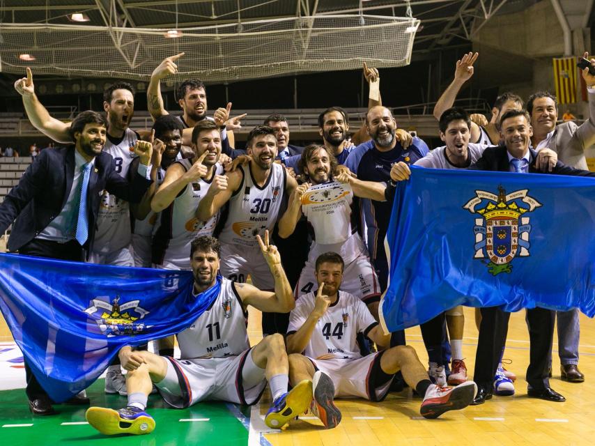 El Melilla celebrando el ascenso a la ACB en junio.