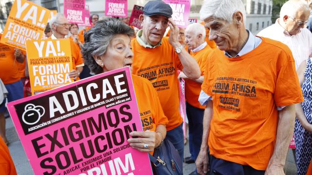 Afectados de Fórum durante una manifestación.