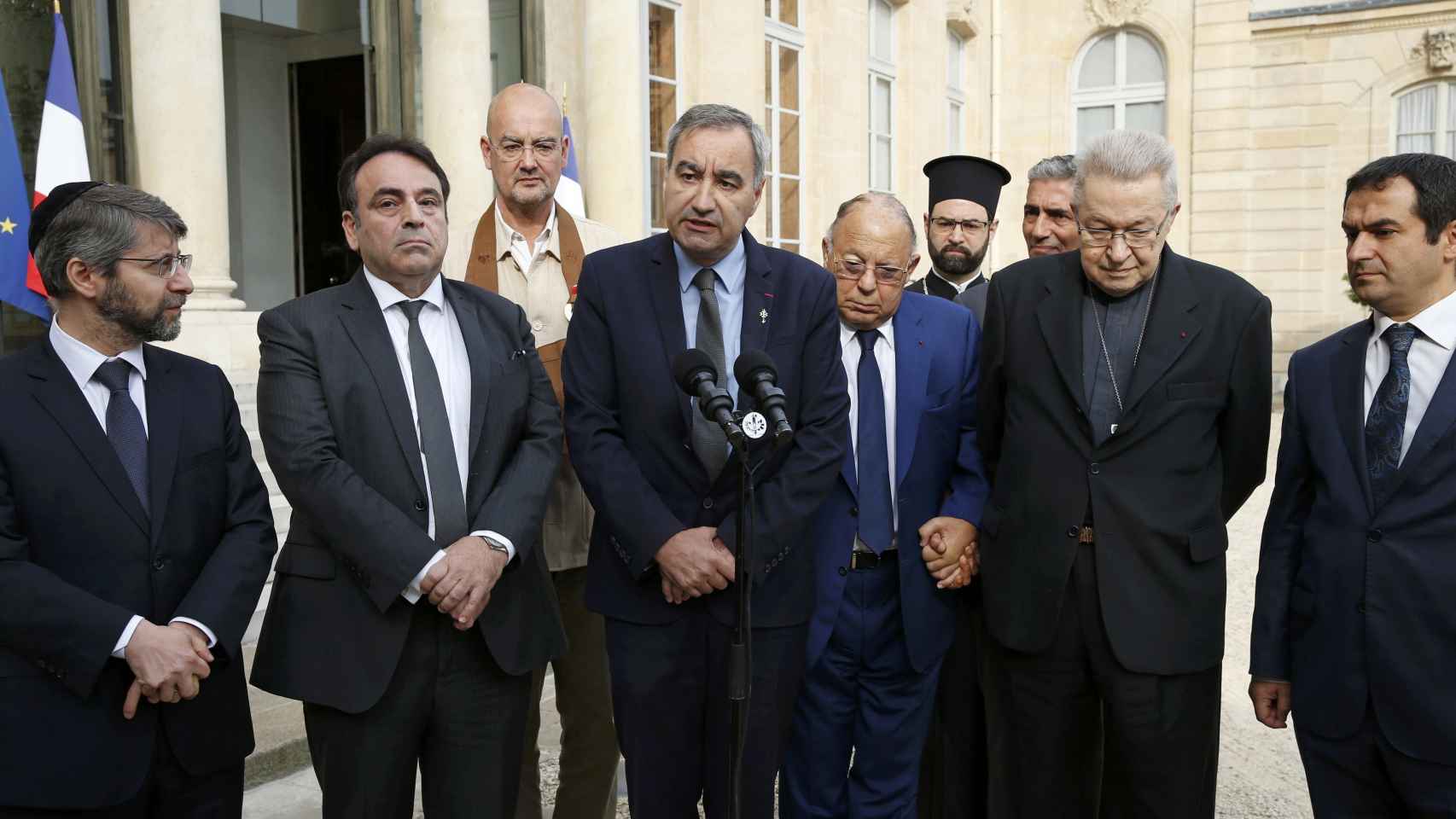 Los líderes religiosos de Francia comparecen juntos tras su reunión con Hollande.