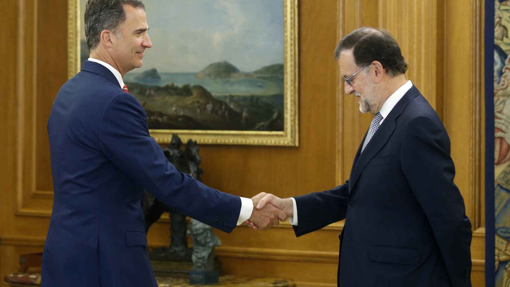 Mariano Rajoy junto a Felipe VI en la Zarzuela.