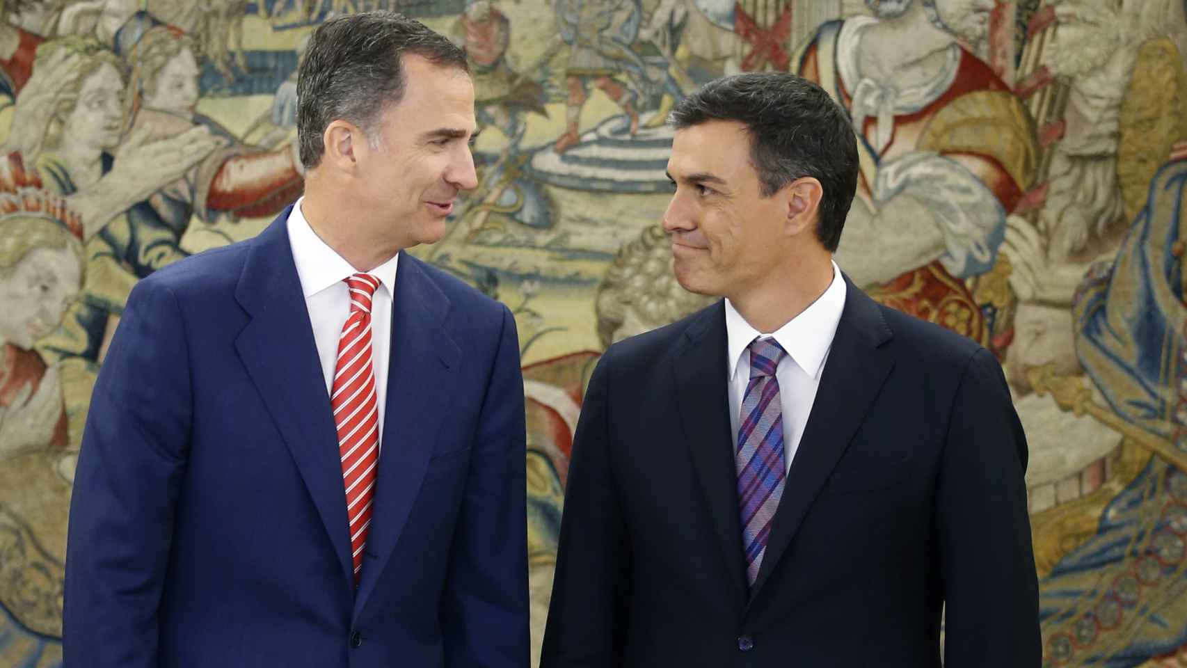 El secretario general del PSOE, Pedro Sánchez, con el rey Felipe VI.