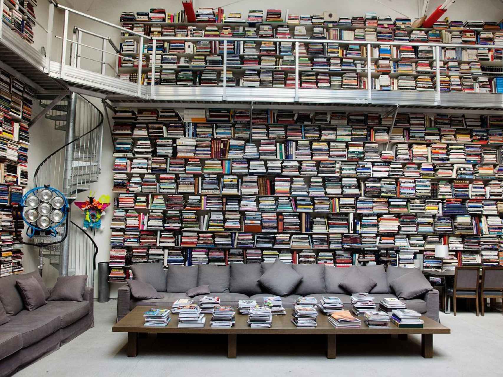 La biblioteca de Karl Lagerfeld en París.