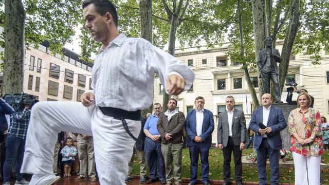 Iñigo Urkullu y Antonio Ortuzar, entre otros, durante un acto organizado este domingo.