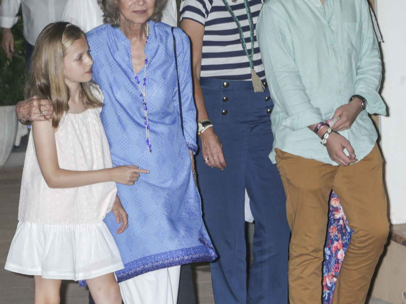 La reina Sofía y su nieta Leonor, con la infanta Elena y su  hijo,