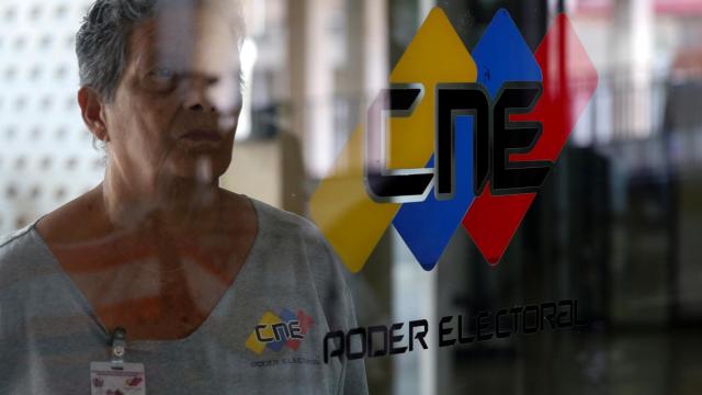 El Consejo Nacional Electoral de Venezuela rige en el proceso del referéndum contra Maduro.