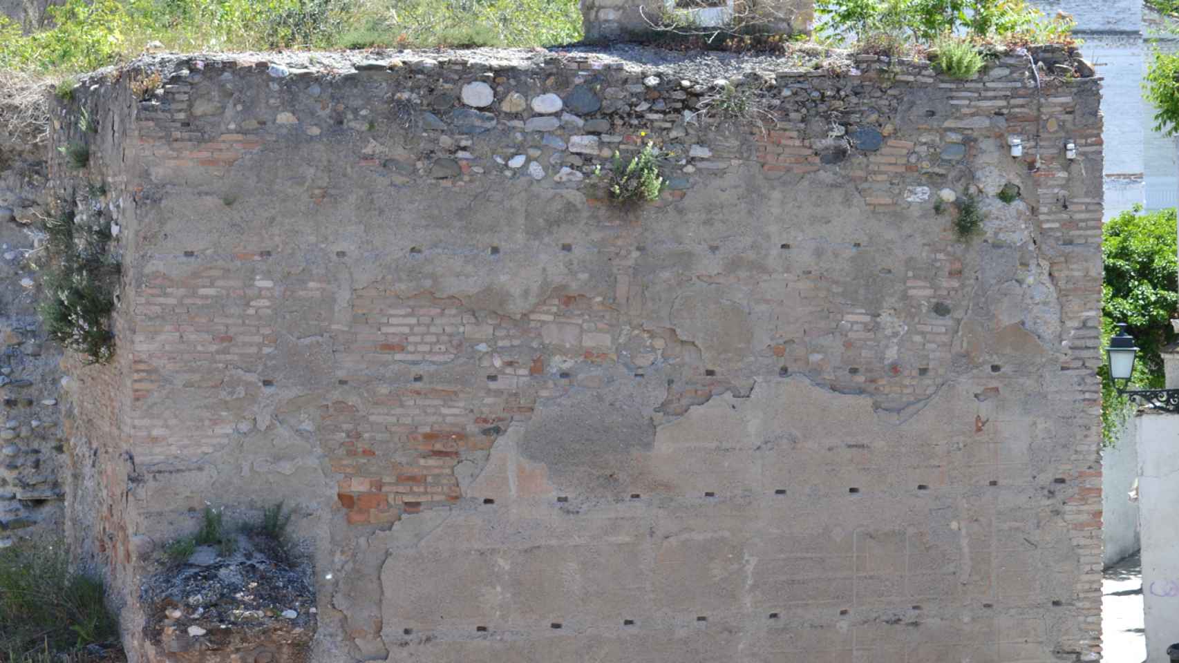Parte de las murallas del Albaicín.