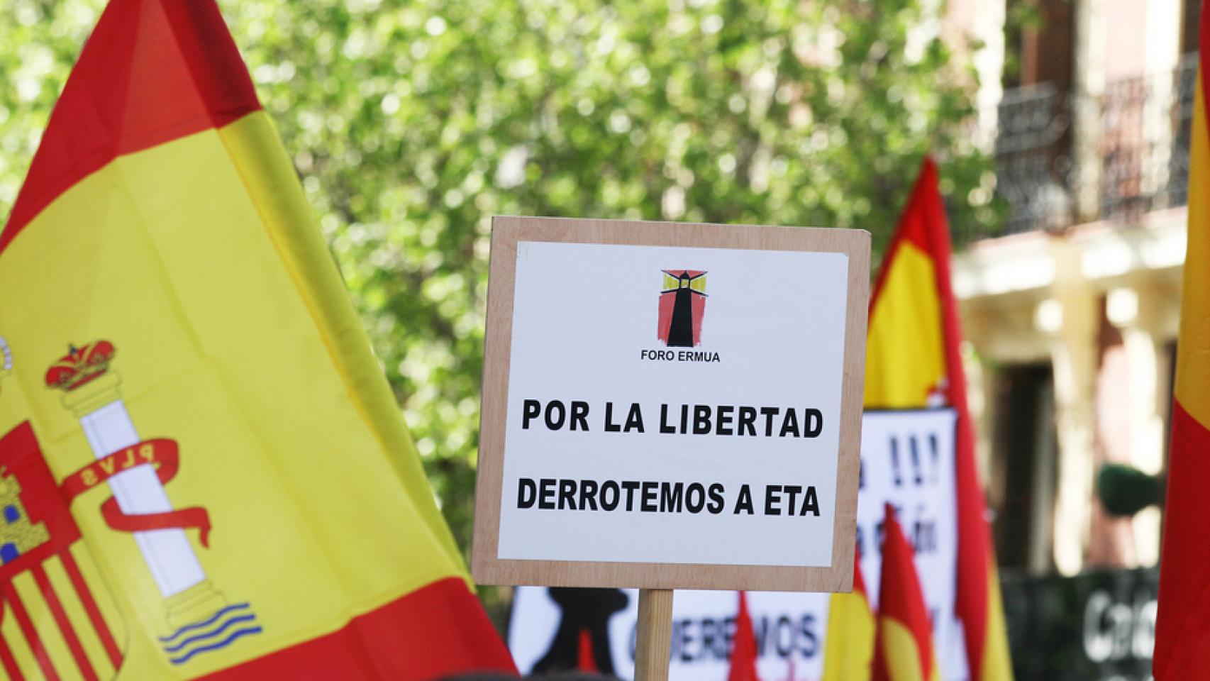 Manifestación contra ETA en 2011/ Contando Estrellas/ Flickr