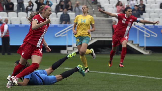 Janine Beckie celebra su tempranero gol ante Australia.