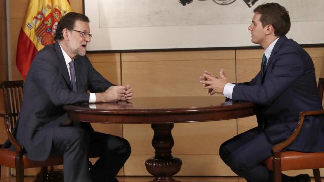 El presidente del Gobierno en funciones junto con el presidente de C´s, Albert Rivera.