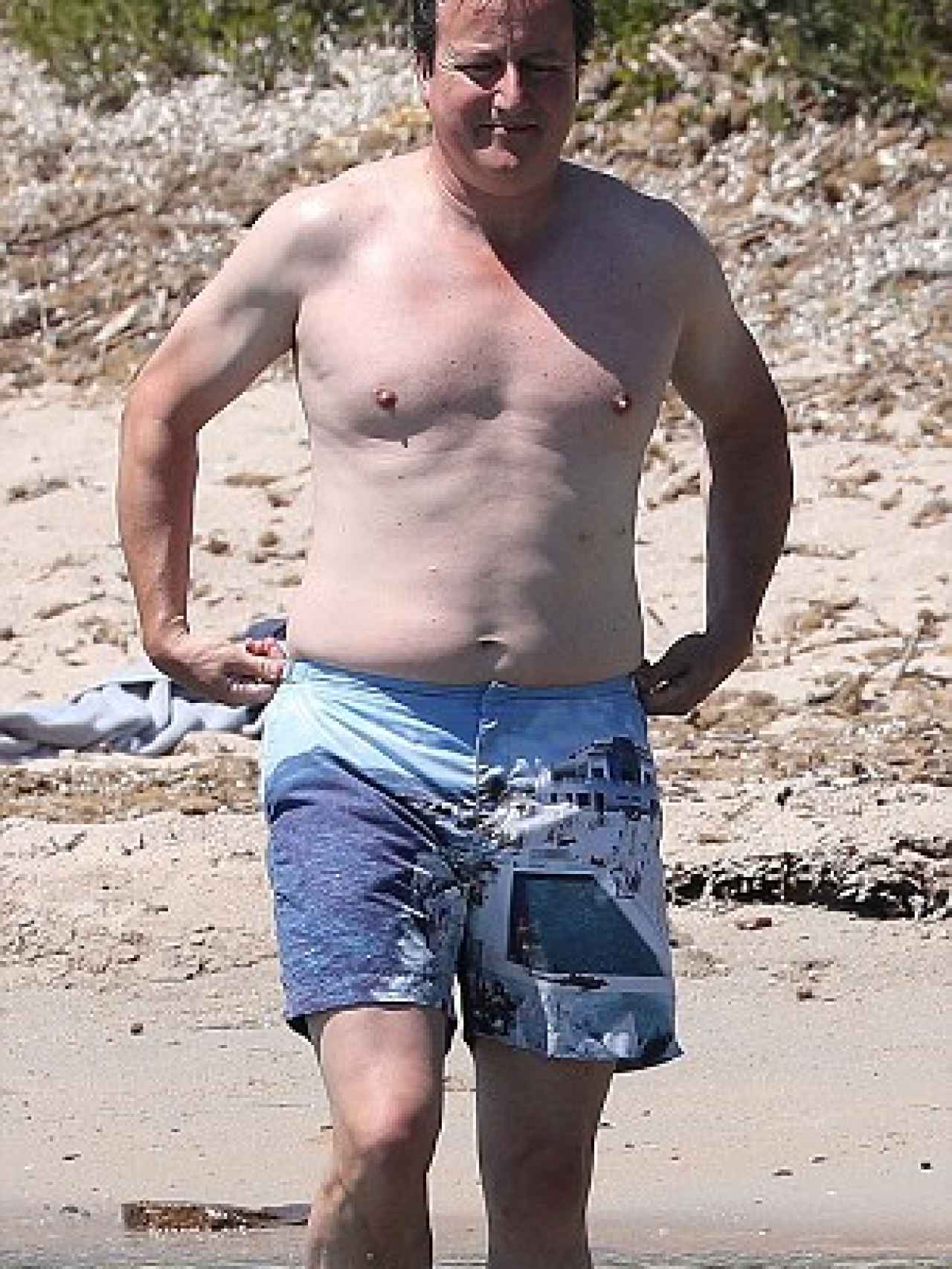 David Cameron con unos kilos de más en Córcega.